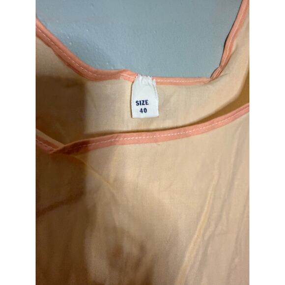 Vintage retro 60s/70s unbranded nightgown in peach - Picture 2 of 5